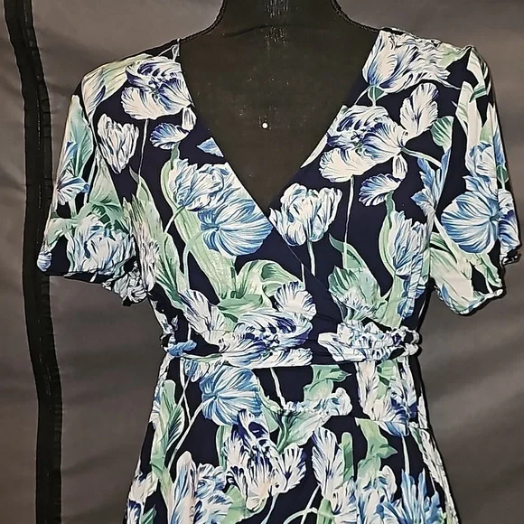 Tori America Dress - Picture 2 of 6